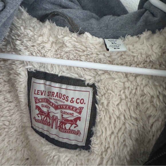 Levi's Men's Checkered Jacket with Gray Hood - Picture 3 of 5